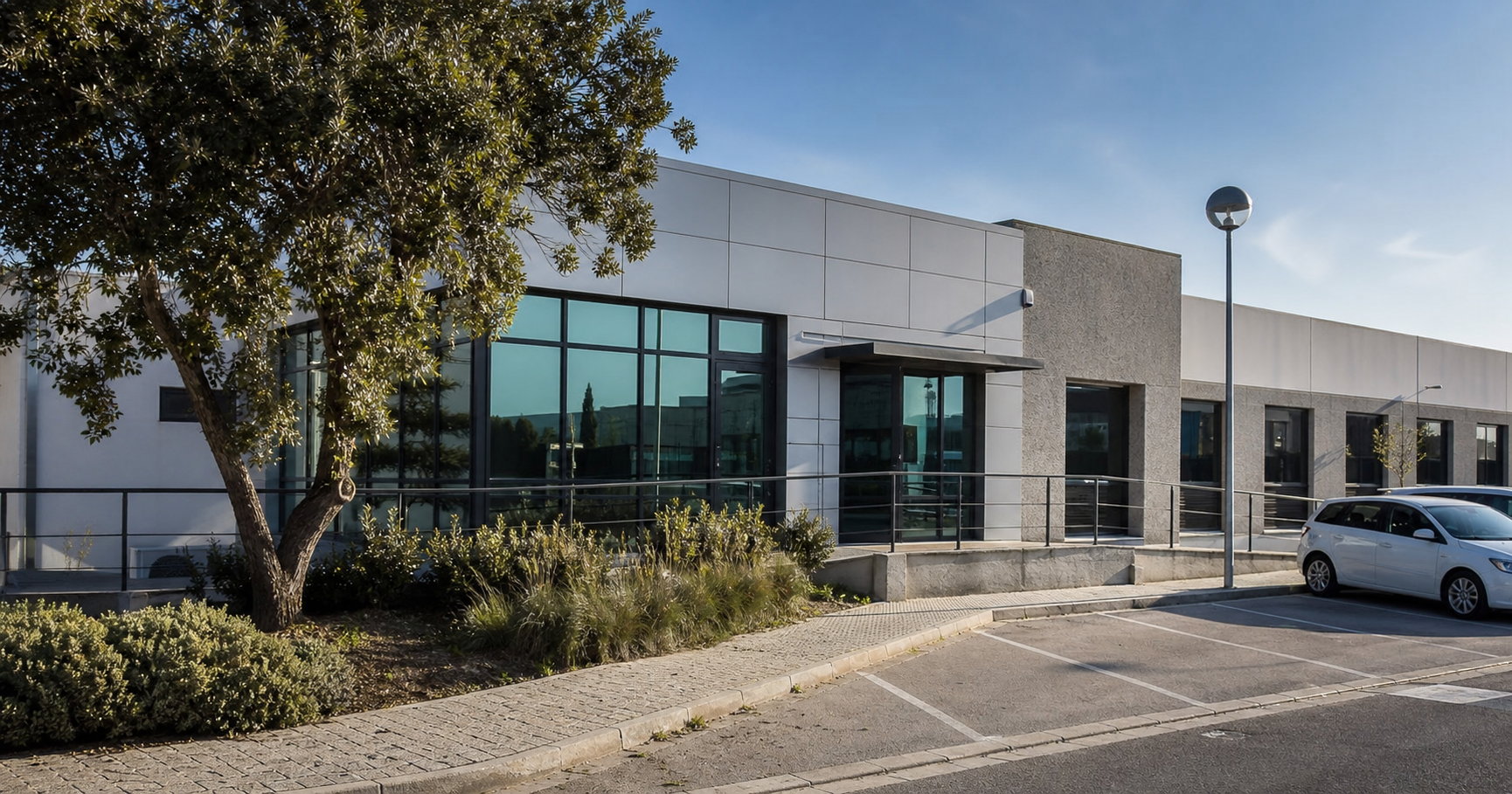 Exterior view of a Spanish business park building suggestive of the registered office location of FERCATEL FERCA TECNOLOGIES SL.