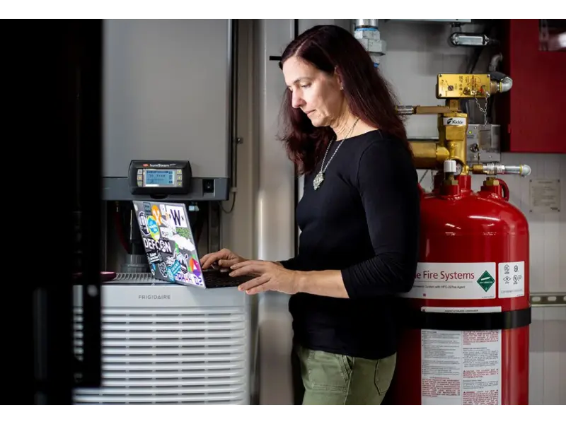 Anita Nikolich-picture from ILLINOIS TECH(https://www.iit.edu/news/internet-expert-named-director-new-computational-thinking-center)