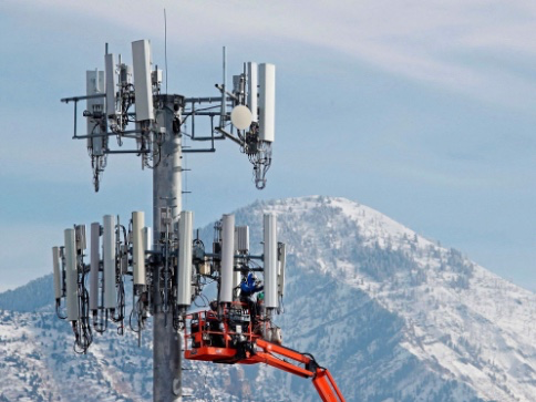 installing-5g-tower-mountain