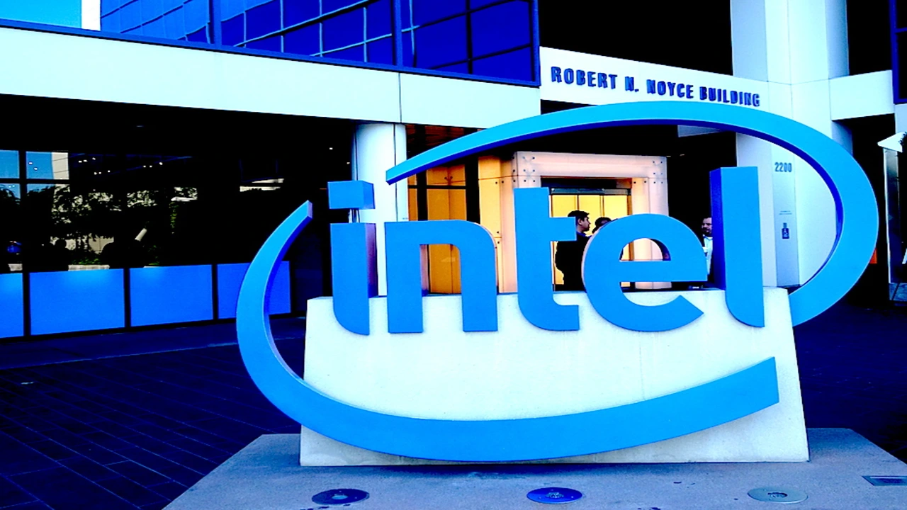 Intel signals return to AI race with new chip to launch next year