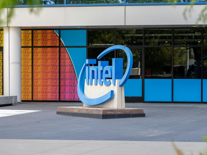 intel-decides-to-retain-networking-and-communications-division