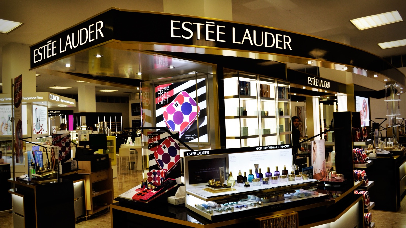 The Estée Lauder Companies 三大品牌顶级域名控制面:Spec 13、RDAP 与注册局延续成本