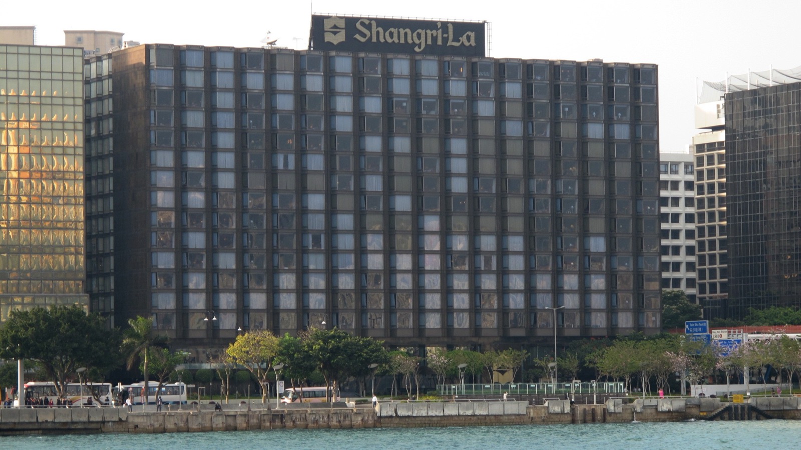 Os dois TLDs de marca da Shangri-La: delegação IDN, continuidade de DNS e custos de falha