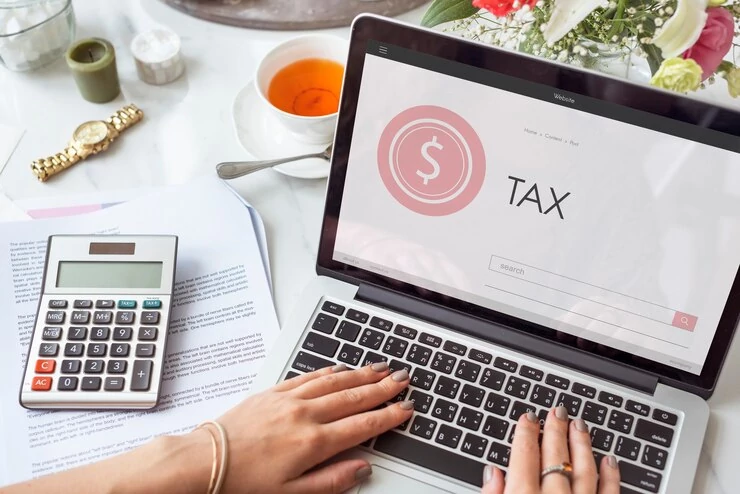 Laptop-screen-with-the-word-TAX-on-it