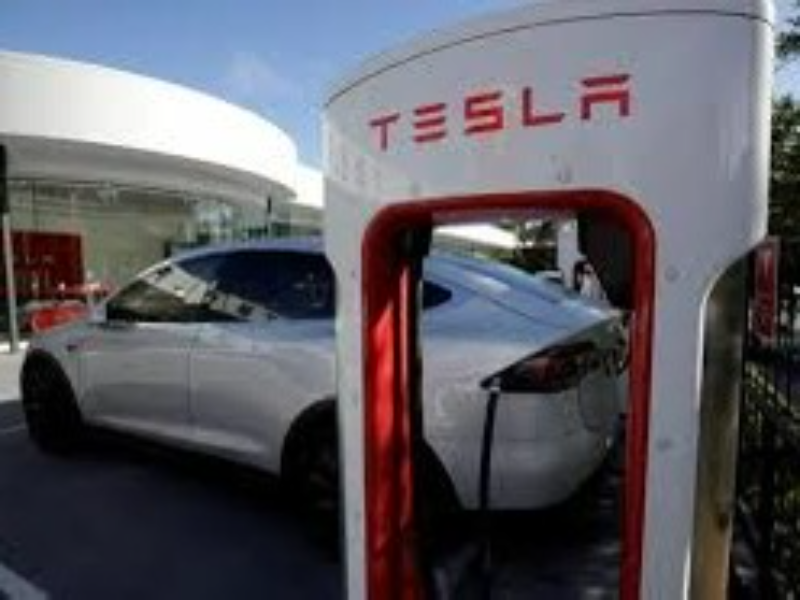 charging car