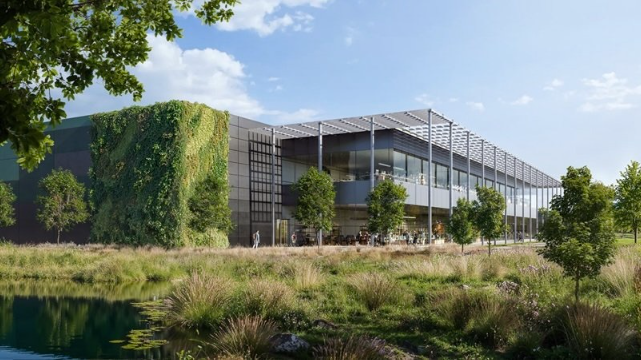 Equinix buys $5.2B Hertfordshire data centre site