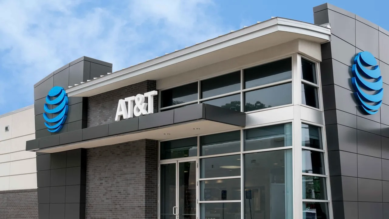 AT&T rolls out 5G underground on NYC’s G‑train tunnels